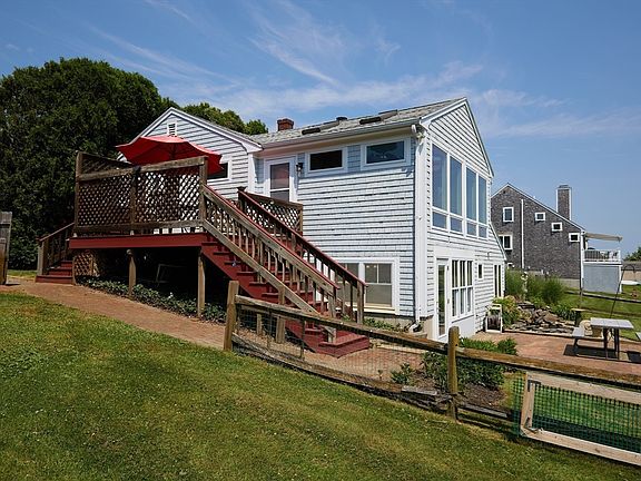 3rd image of 940 Seapowet Ave