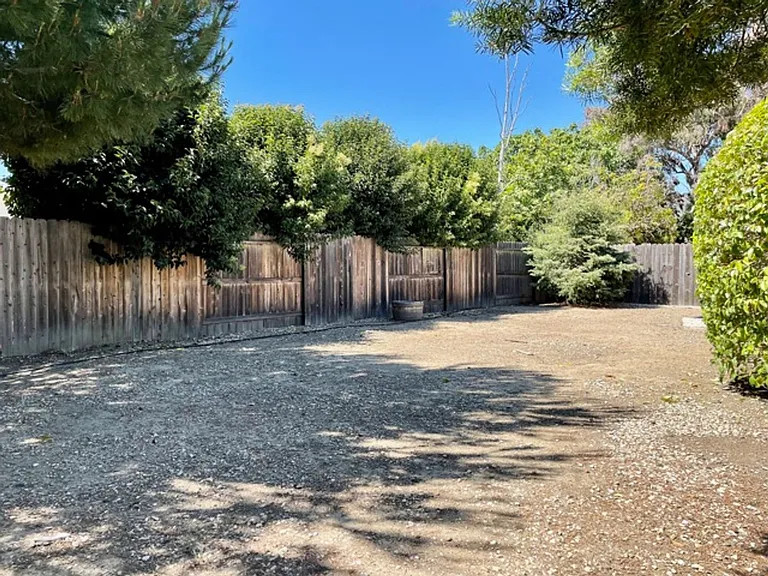 1388 Cavalier Ln — Photo 18