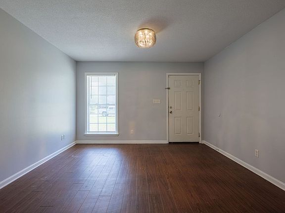 4th image of 30 Laurel Oak Dr