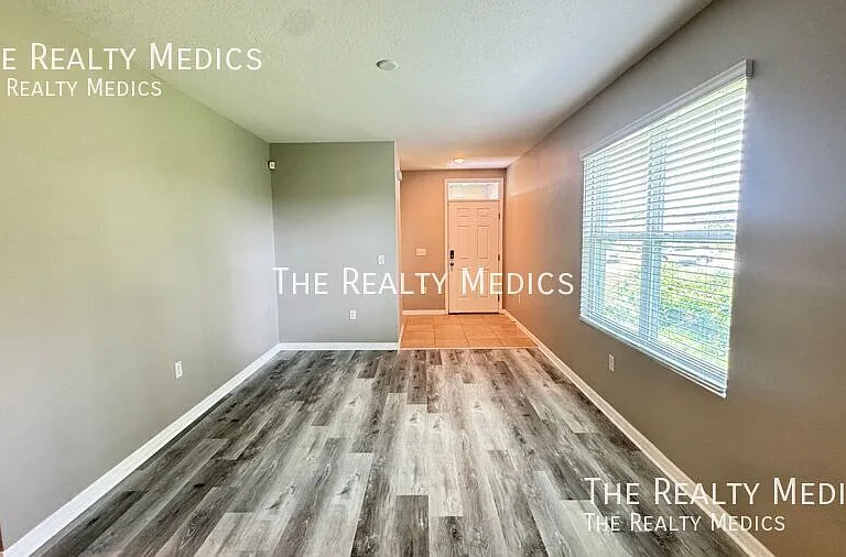 10906 Carlton Fields Dr — Photo 17