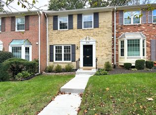 208 Commons Dr NW, Vienna, VA 22180