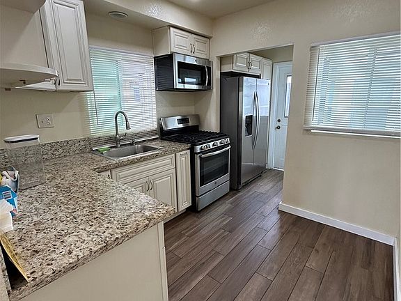 4th image of 2033 W Burnett St