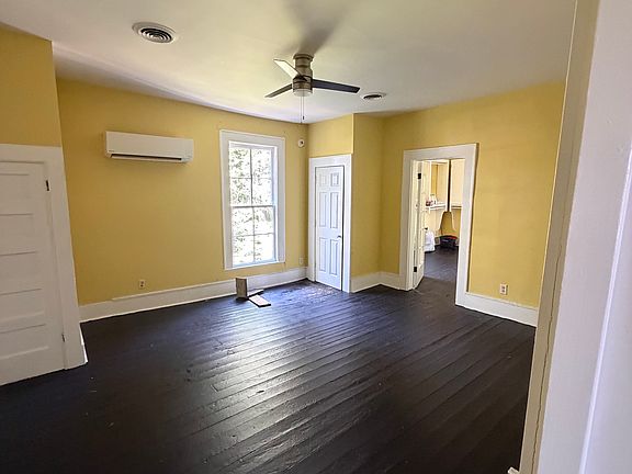 3rd image of 611 N 6th St #1