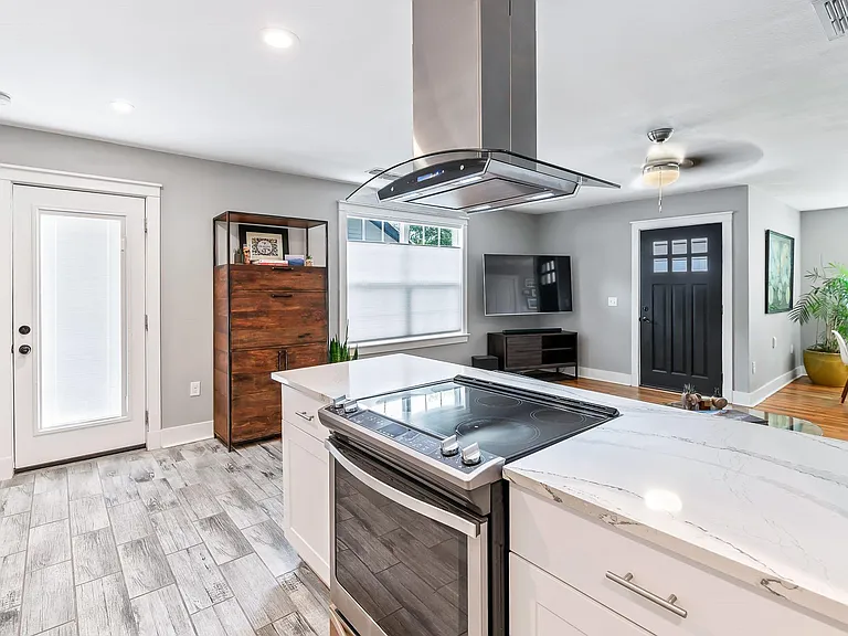 2404 Oak Crest Ave — Photo 13