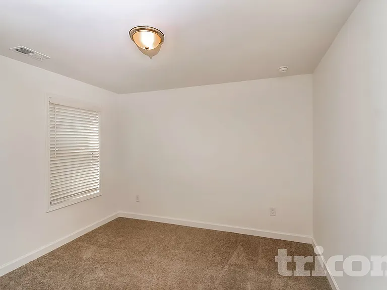 101 E Ridge Way — Photo 9