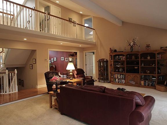2nd image of 390-1 Windward Ln