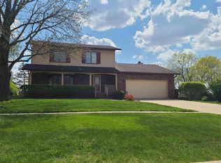 2328 Minnetonka Dr, Cedar Falls, IA 50613