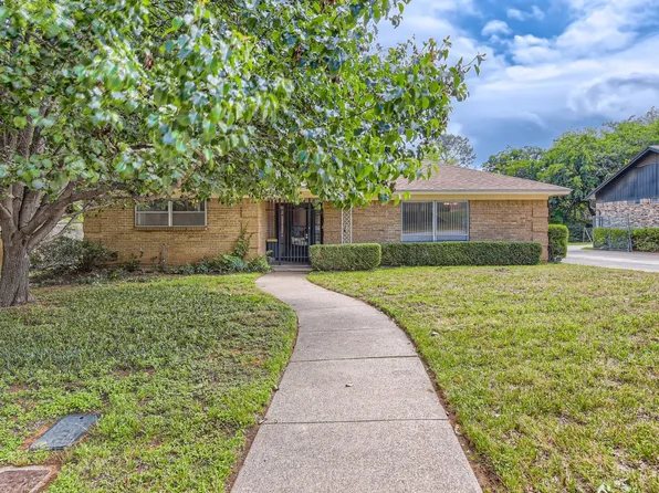 7436 Laurie Dr, Fort Worth, TX 76112