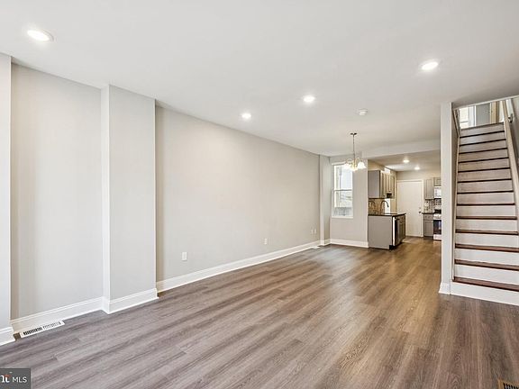 5th image of 2640 Oakford St
