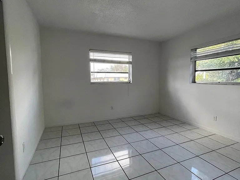 2306 NW 9th Ave — Photo 7