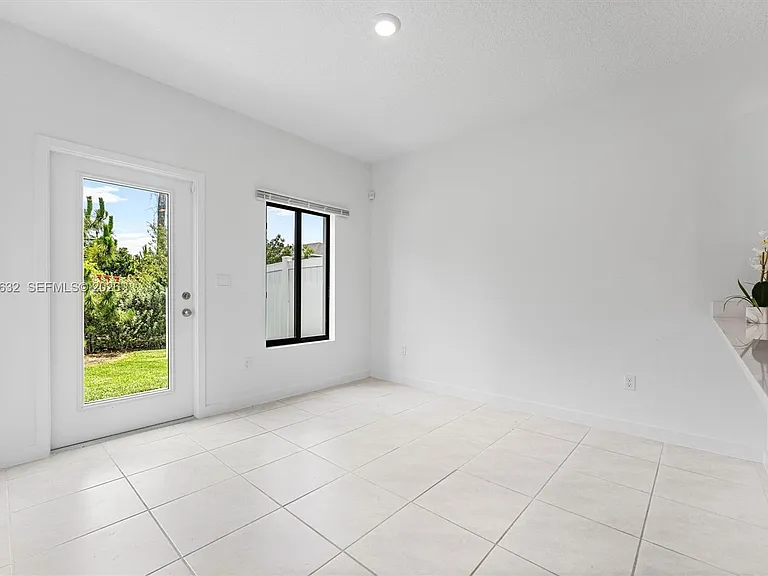 4825 Dillion St — Photo 17