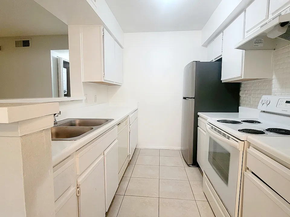 2667 NW 33rd St