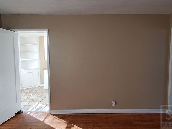 3rd image of 300 W Chapel St #115 & 119