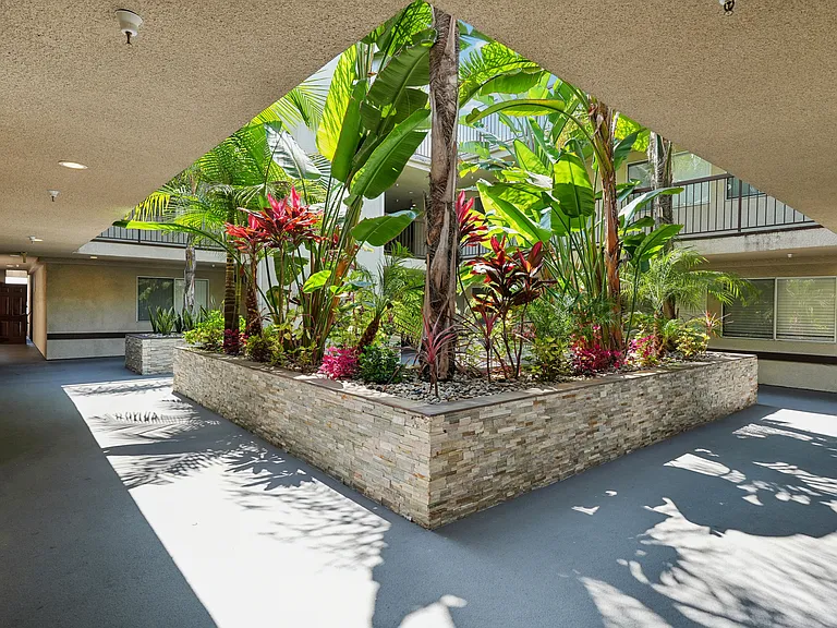 5662 La Mirada Ave. — Photo 25