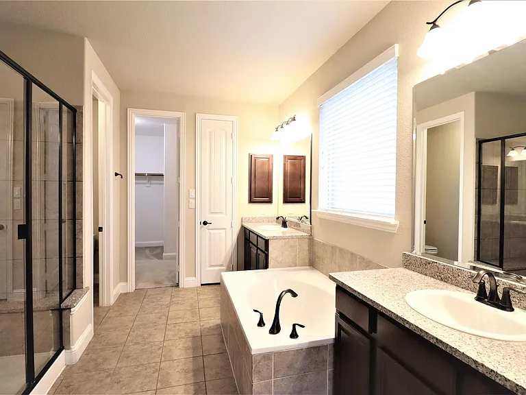 5070 Kerstyn Dr — Photo 21