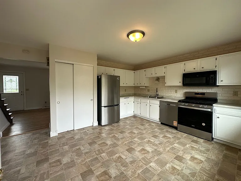 W164N11511 Squire Ct — Photo 1