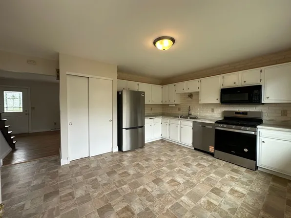 W164N11511 Squire Ct, Germantown, WI 53022