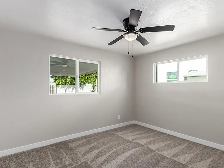 4402 E Mitchell Dr — Photo 17