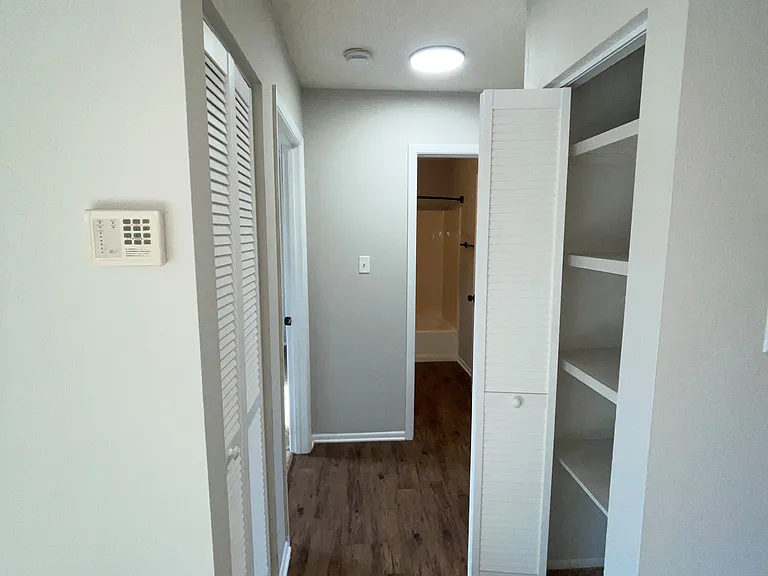 Oak Terrace Apartments — Photo 10