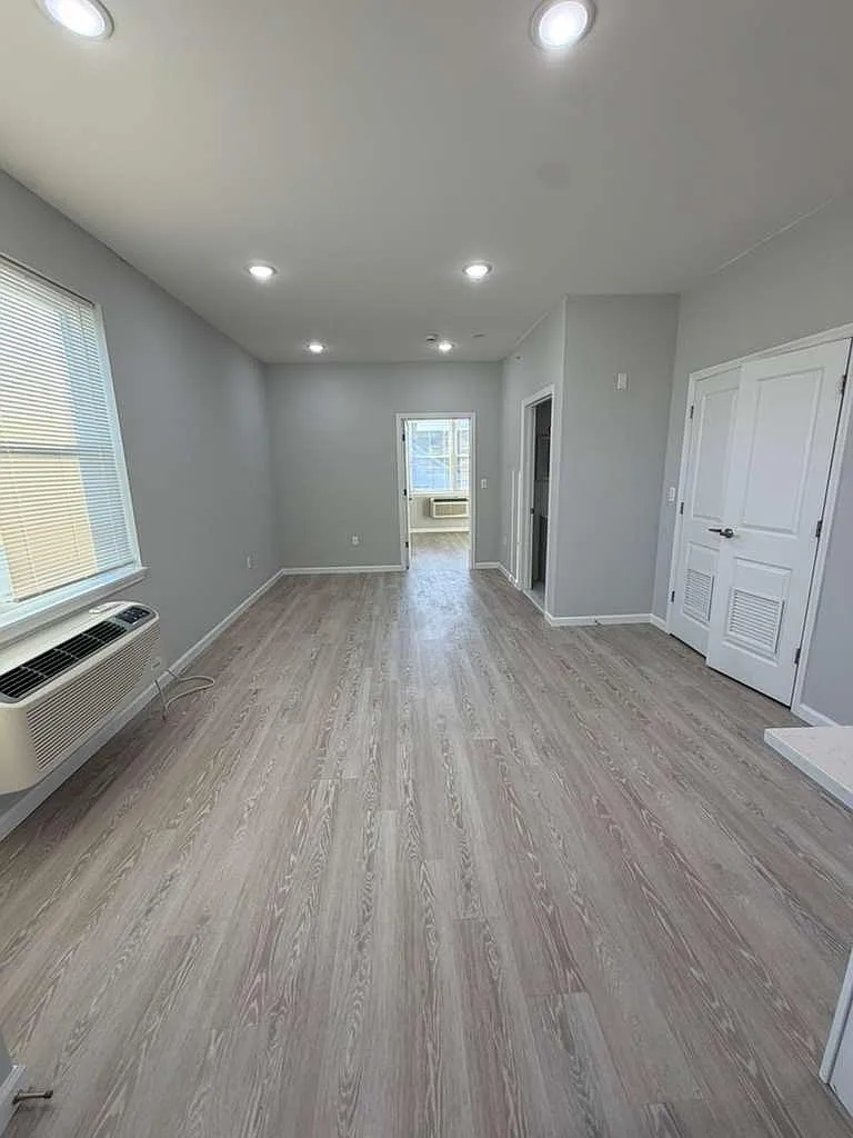 1 bed, $1,718 — Photo 4