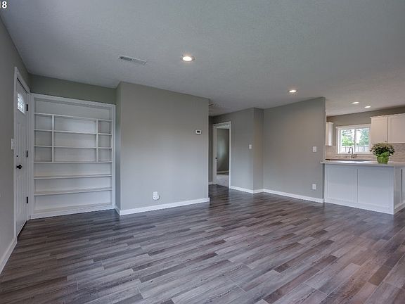 5th image of 151 Beacon Hill Dr
