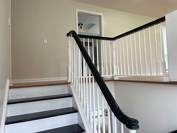 5th image of 1 Deerfield Dr