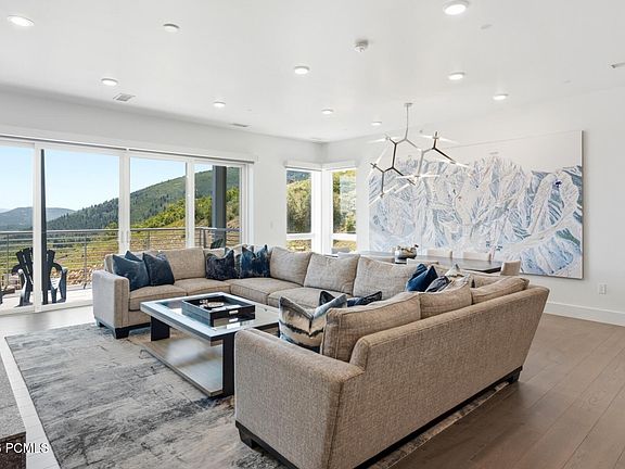 4th image of 2752 High Mountain Rd #102