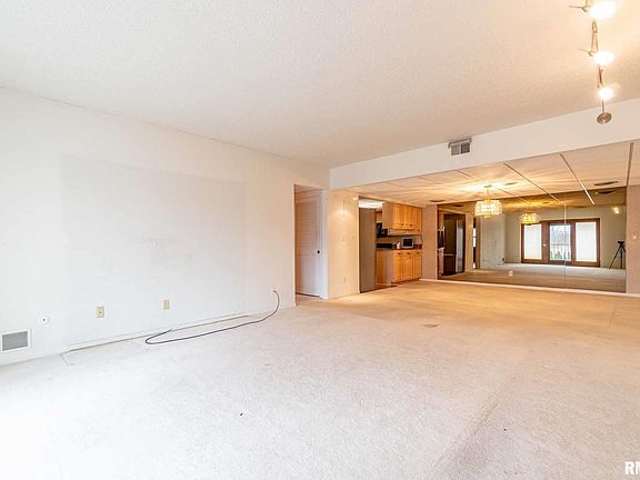 4th image of 906 W Loire Ct Unit C-4