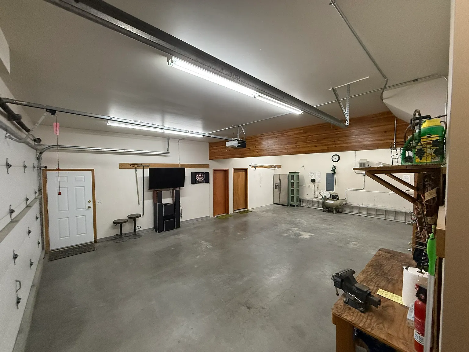 432 Lakeview Drive - 1 — Photo 3