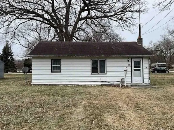 806 N Hunt Ave, Freeport, IL 61032