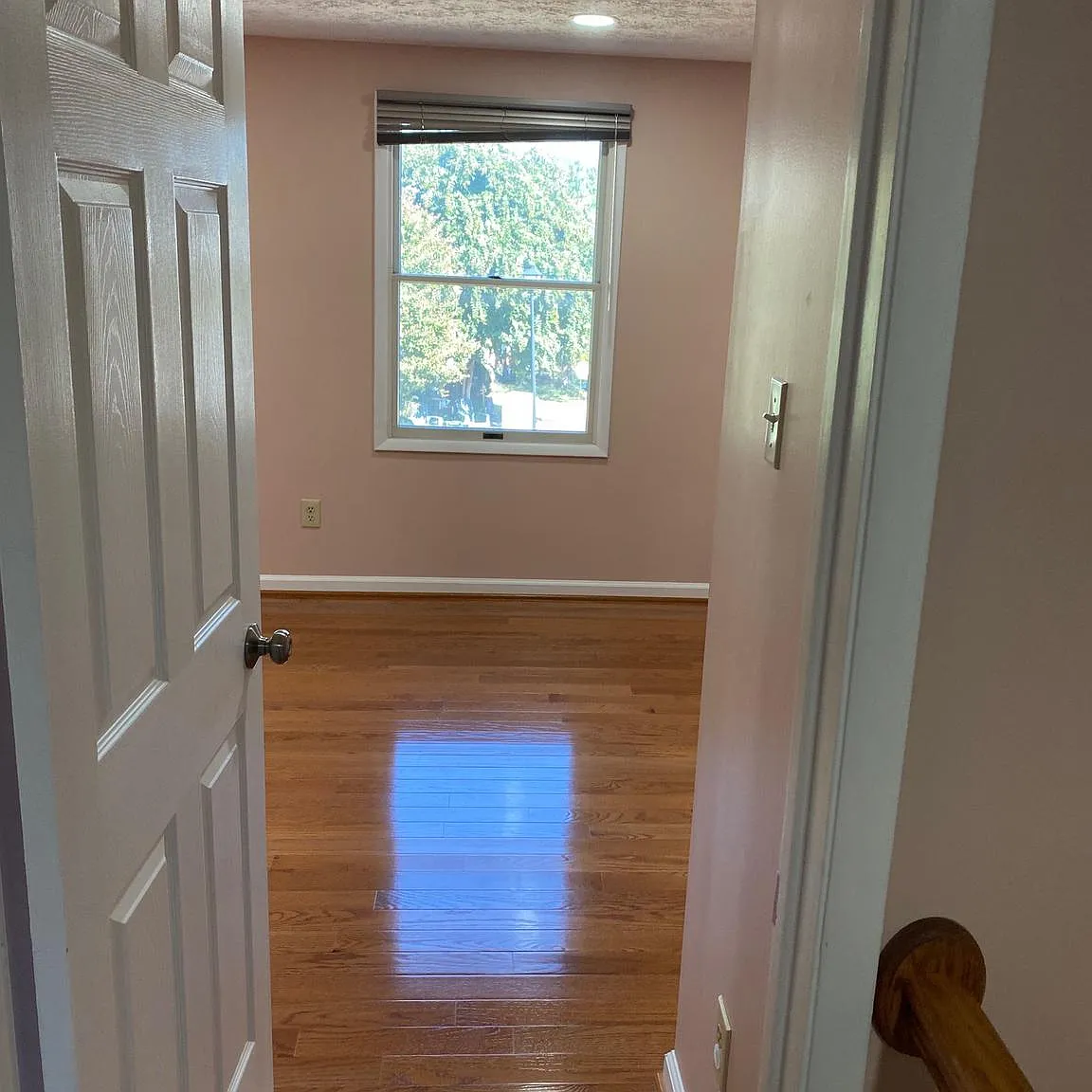 3 bed, 900 sqft, $3,100 — Photo 2