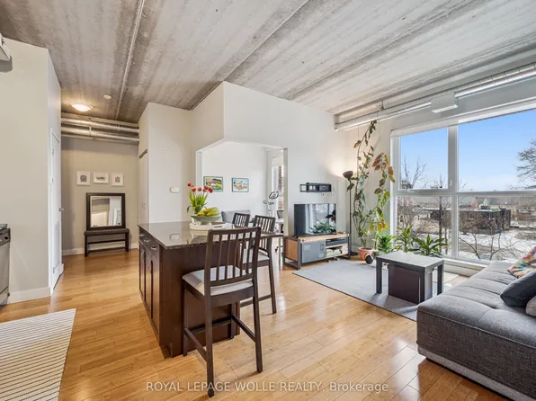 36 Regina St N #203, Waterloo, ON N2J 3A2