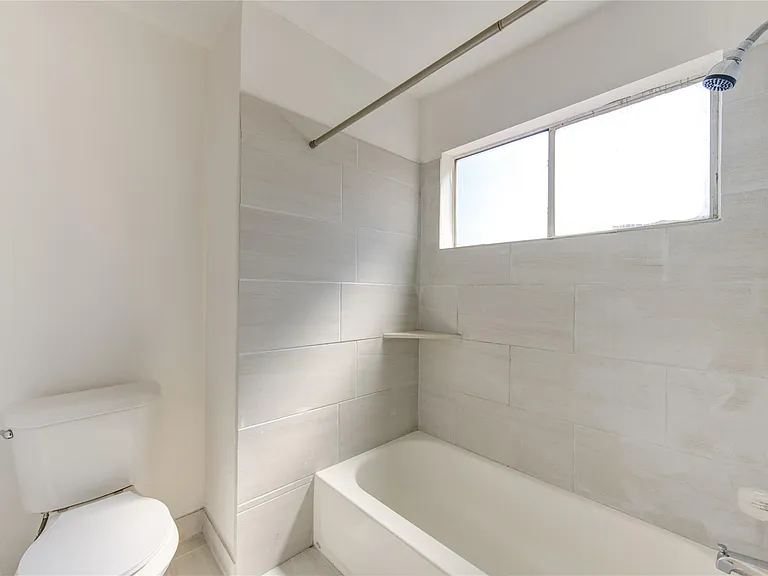 4403 Willow Beach Dr — Photo 31