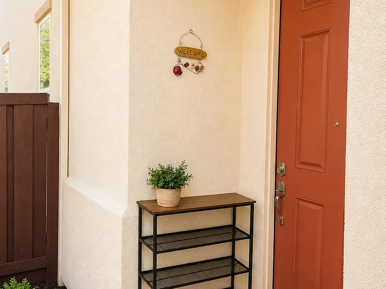109 Bradley Ct — Photo 2