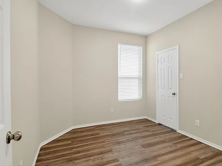 137 Miracle Dr — Photo 19