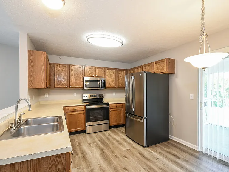 1295 Spring Lake Dr — Photo 7