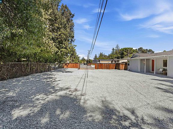 3rd image of 1340 Janet Ln