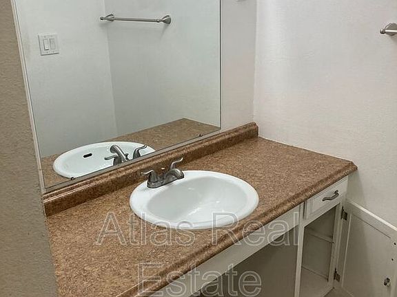 4th image of 5313 Field St #5373-204