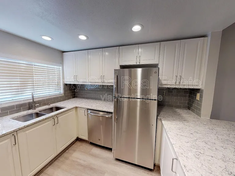 2876 Englewood Way — Photo 4