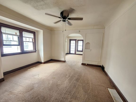4th image of 105 N Bowen St #2