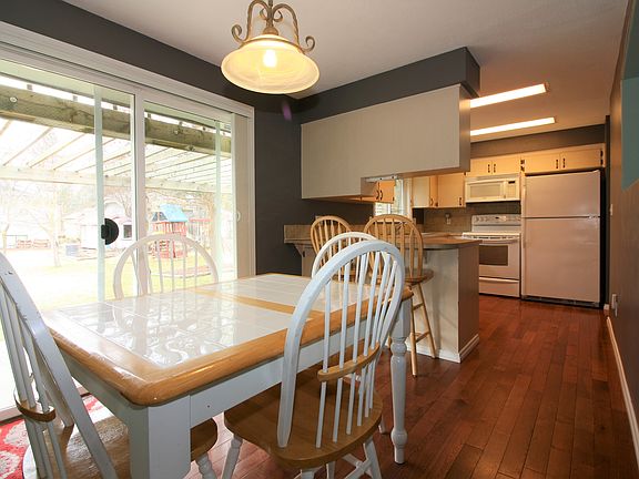 2nd image of 10121 N Woodridge Dr