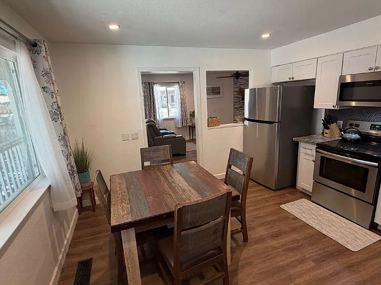 2234 Barton Ave — Photo 16