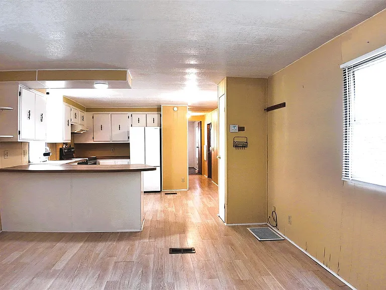251 Oakdale Dr — Photo 8
