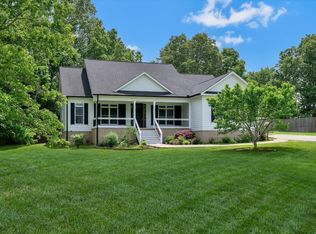 204 Highland Ln, Burns, TN 37029