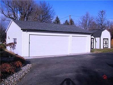 3rd image of 1063 N Eleanor St