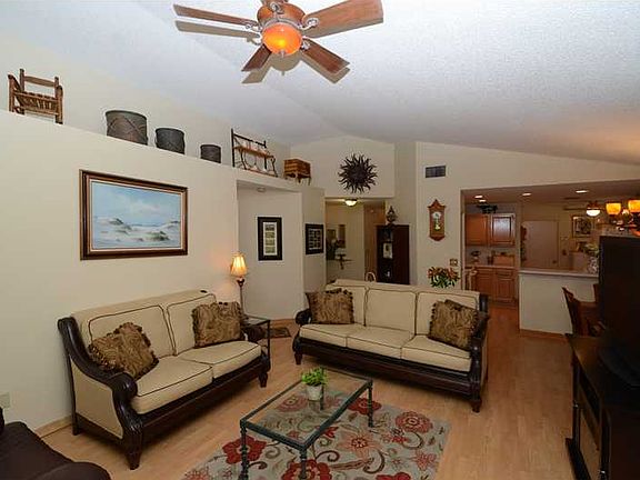 3rd image of 8860 Woodside Ct