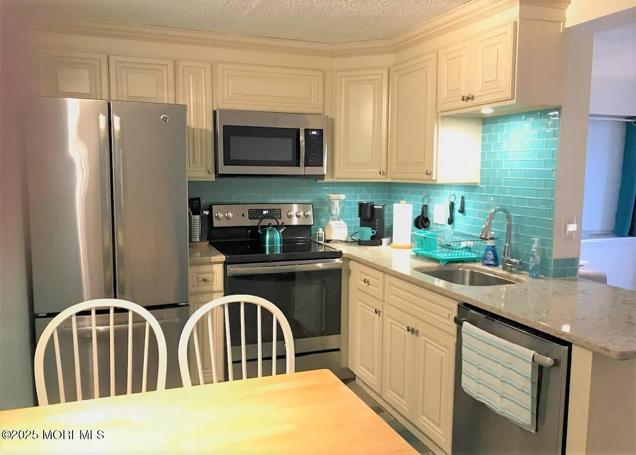 2 bed, 885 sqft, $2,800 — Photo 4