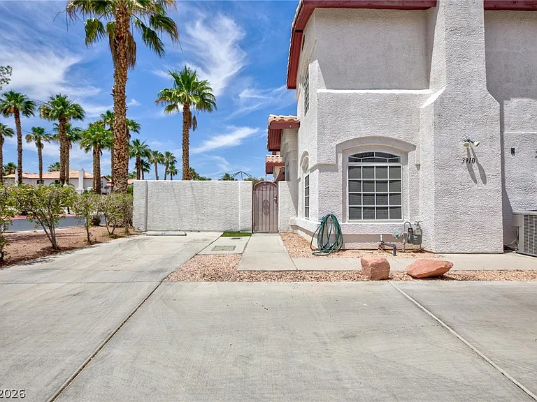 3910 Starfield Ln — Photo 3