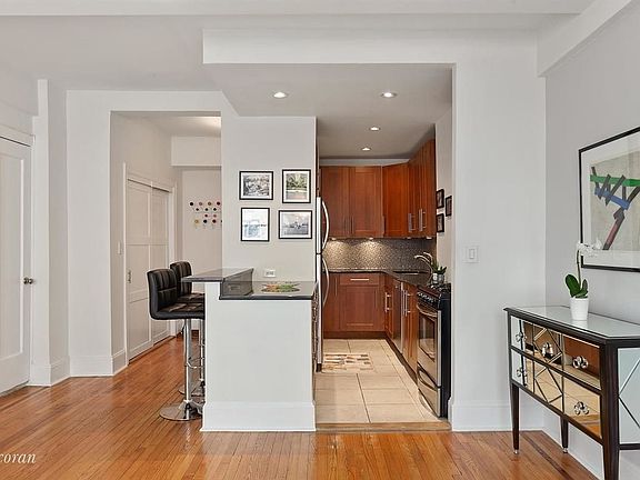 2nd image of 34 W 72nd St #112