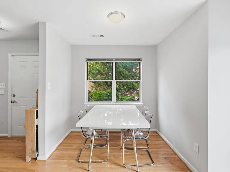 1113 N Vernon St — Photo 11